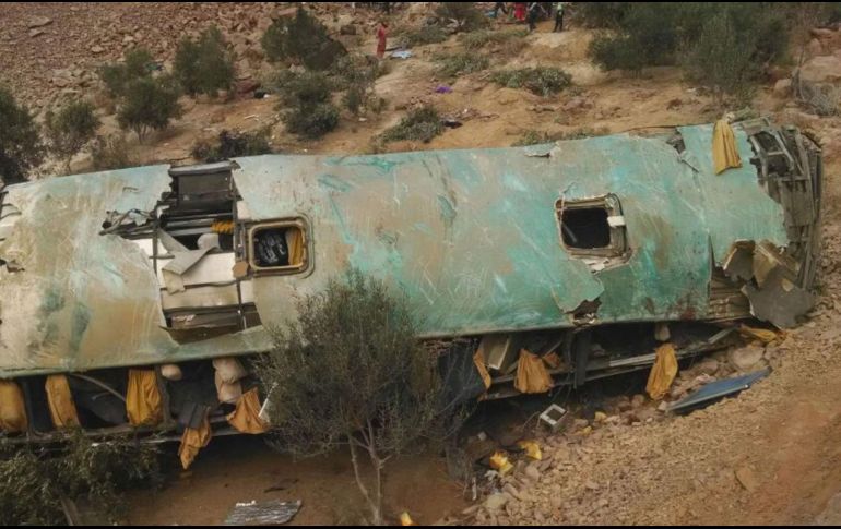 El accidente ocurrió en una ruta de difícil acceso, lo que complicó las labores de rescate. AP/ARCHIVO