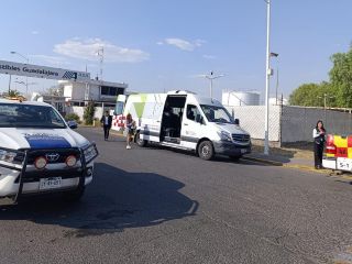 De acuerdo con el Grupo Aeroportuario del Pacífico (GAP), las vialidades de entrada y salida del aeropuerto ya quedaron despejadas alrededor de las 18:45 horas, restableciéndose la circulación para los usuarios y  el transporte. ESPECIAL