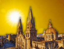 El pico máximo de temperatura en Guadalajara está pronosticado para registrarse exactamente entre las 14:00 y las 17:00 horas. ESPECIAL / CANVA