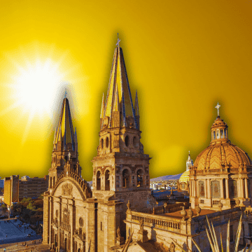 El pico máximo de temperatura en Guadalajara está pronosticado para registrarse exactamente entre las 14:00 y las 17:00 horas. ESPECIAL / CANVA