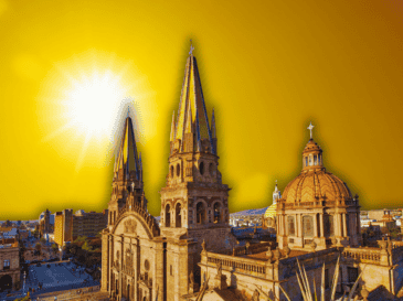 El pico máximo de temperatura en Guadalajara está pronosticado para registrarse exactamente entre las 14:00 y las 17:00 horas. ESPECIAL / CANVA