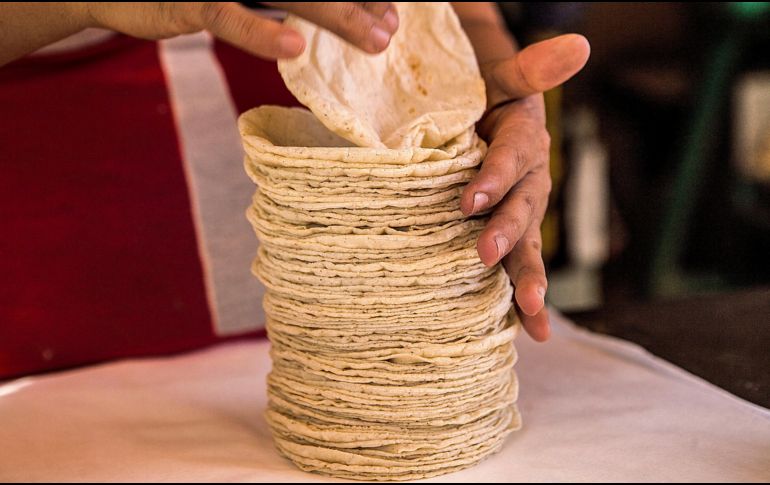 La tortilla, que forma parte de la dieta del 83.5% de los hogares en México, sigue siendo un pilar insustituible de nuestra cultura, nuestra identidad y nuestro bienestar físico. EL INFORMADOR / ARCHIVO