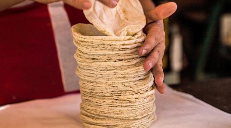 La tortilla, que forma parte de la dieta del 83.5% de los hogares en México, sigue siendo un pilar insustituible de nuestra cultura, nuestra identidad y nuestro bienestar físico. EL INFORMADOR / ARCHIVO