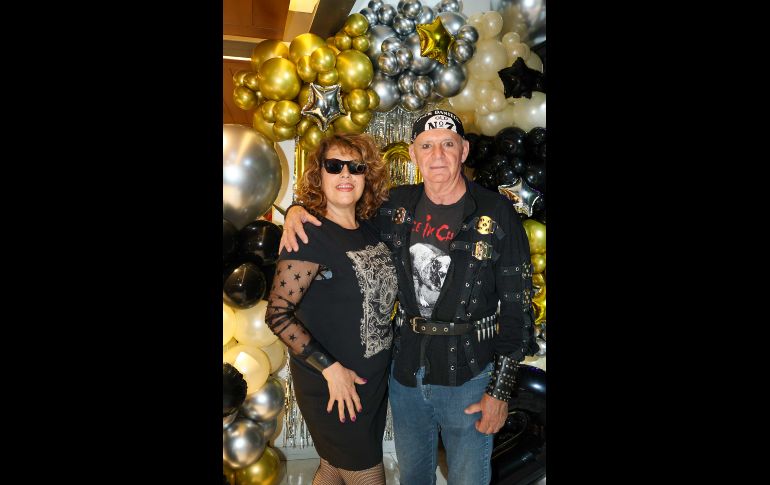 Mary Lety Amezcua de Zermeño y José Antonio Zermeño. GENTE BIEN JALISCO / Cumpleaños de Roxana García Vizcaíno