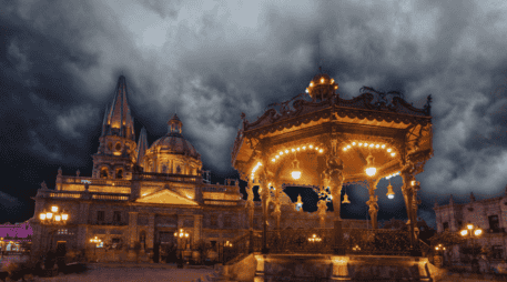 Los modelos climáticos más precisos apuntan a que el próximo domingo 19 de abril se registrarán las primeras lluvias ligeras en la región centro de Jalisco. ESPECIAL / CANVA