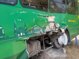 El percance ocurrió en el cruce de Juan de la Barrera y Barrancones, lo que generó la movilización de cuerpos de emergencia. CORTESÍA/POLICÍA DE TLAQUEPAQUE