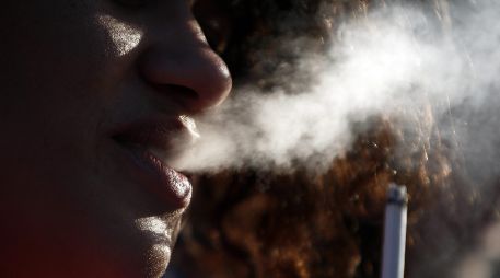 En este último año, la falsificación sumó 490 millones de unidades. EFE/ARCHIVO