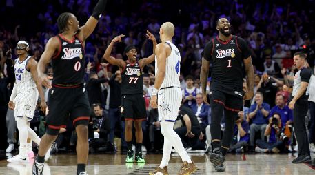 Filadelfia, liderado por Tyrese Maxey, venció a Orlando para asegurar su lugar en playoffs y citarse con Boston. AFP/ E. CHINN.