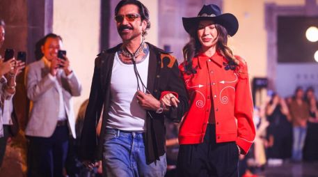 La colección, inspirada en el llamado “Western Mexicano” y en el legado de Vicente Fernández, combina cuero y mezclilla con cortes actuales, en una apuesta por resignificar la vestimenta tradicional. EL INFORMADOR/ J. ACOSTA.