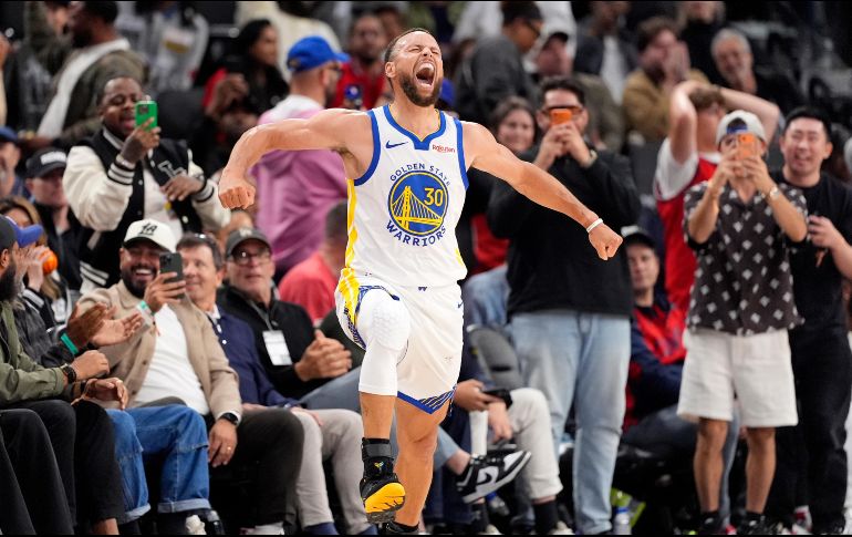 Stephen Curry terminó el encuentro con 35 puntos y 7 triples. AP/M. Terrill