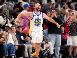 Stephen Curry terminó el encuentro con 35 puntos y 7 triples. AP/M. Terrill