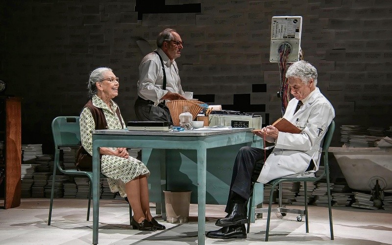 Esta imagen muestra un momento de la obra de teatro “El diccionario” protagonizada por Luisa Huertas. ESPECIAL&nbsp;