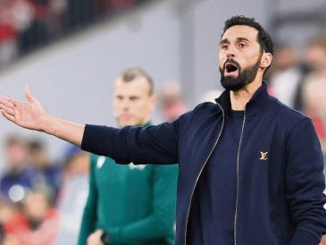 Álvaro Arbeloa defendió el trabajo de sus jugadores y dejó dudas sobre su futuro tras una temporada sin títulos. EFE