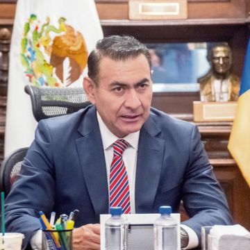 Salvador Zamora Zamora encabezó la reunión con conductores de plataformas. ESPECIAL