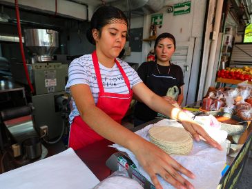 Consumidores en Guadalajara expresan incertidumbre ante un posible aumento en el precio de la tortilla. En los negocios se oferta entre los 24 y 27 pesos el kilo, pero en otras ciudades del país se vende hasta en 35.EL INFORMADOR/J. Acosta