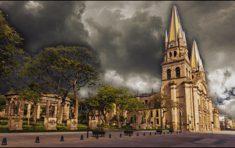 Para el domingo 19 de abril de 2026, los modelos climáticos más precisos apuntan a que el Área Metropolitana de Guadalajara (AMG) registrará lluvia moderada. ESPECIAL / CANVA