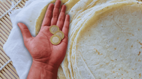 En colonias tradicionales de Guadalajara como Santa Tere o Providencia, los vecinos reportan con preocupación que el kilo ya roza los 30 y hasta 33 pesos. EL INFORMADOR / O. Álvarez / ESPECIAL / CANVA