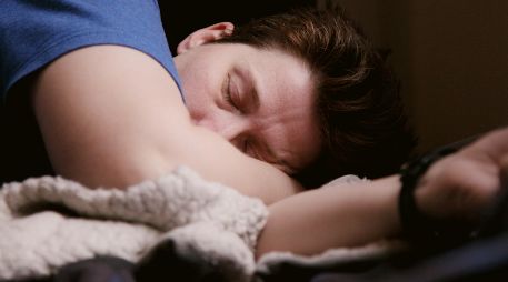 Udespertar con lágrimas es una invitación directa a escuchar lo que tu cuerpo comunica en silencio. NSPLASH / SHANE