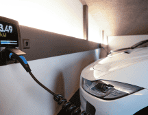 Además del aumento en la comercialización de este tipo de autos, también incrementaron los puntos de recarga tanto pública como privada. CANVA