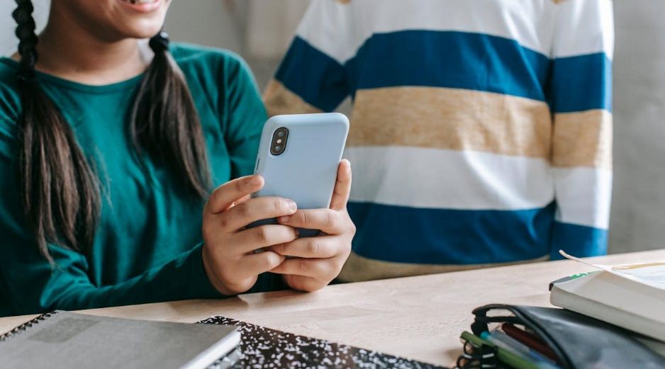 Durante la sesión de este jueves en el Congreso de la Ciudad de México, la diputada local del PAN, Laura Álvarez, presentó una iniciativa para restringir el uso de redes sociales entre niñas, niños y adolescentes menores de 16 años. Pexels