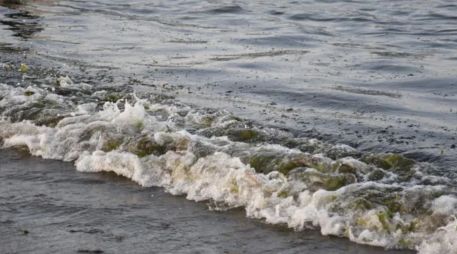 El derrame reportado desde febrero de 2026 en el Golfo de México fue provocado por una fuga en un ducto del complejo Cantarell. EFE/ ARCHIVO.