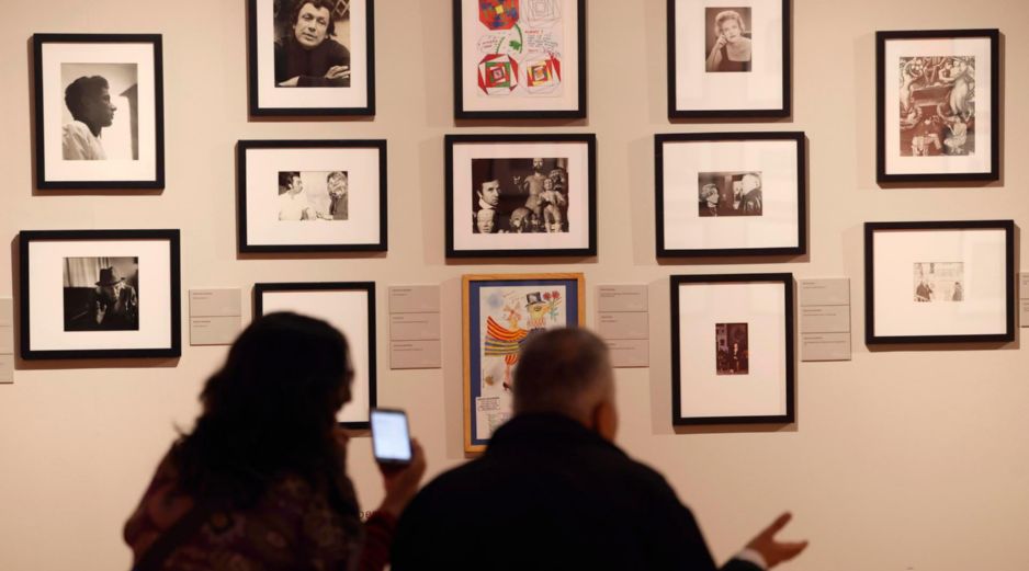 Organizada en torno a tres ejes, la exposición reúne una parte relevante del archivo personal de Poniatowska. EFE/Sáshenka Gutiérrez