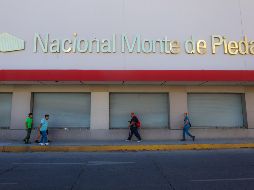 A medio año del cierre de sucursales, la disputa entre el sindicato y el patronato prolonga la incertidumbre de miles de familias. EL INFORMADOR/A. Navarro