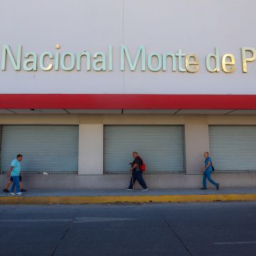 A medio año del cierre de sucursales, la disputa entre el sindicato y el patronato prolonga la incertidumbre de miles de familias. EL INFORMADOR/A. Navarro