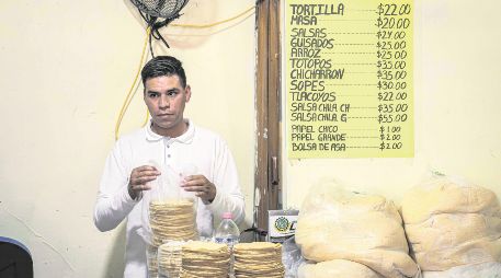La Presidenta Claudia Sheinbaum reconoce que el costo del grano de maíz ha sufrido un ligero aumento en las últimas semanas. EL UNIVERSAL