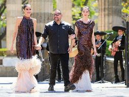 Con música en vivo y guiños a la tradición jalisciense, el diseñador fusionó alta costura y folclor, en una pasarela que destacó por su identidad cultural. EL INFORMADOR/ J. Acosta
