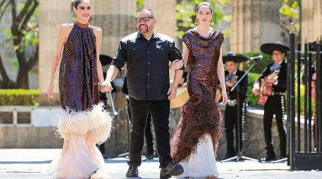 Con música en vivo y guiños a la tradición jalisciense, el diseñador fusionó alta costura y folclor, en una pasarela que destacó por su identidad cultural. EL INFORMADOR/ J. Acosta