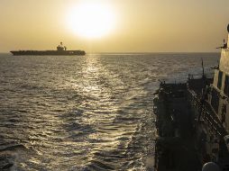 Fotografía tomada de la cuenta oficial en X del Comando Central de Estados Unidos @CENTCOM donde se muestra el buque USS Abraham Lincoln (CVN 72) transitando por el mar Arábigo. EFE/ @CENTCOM
