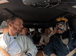 La polémica también reabre el debate sobre el papel de los influencers en entrevistas con figuras internacionales: entretenimiento espontáneo contra preparación periodística; más allá de la polémica, la gira confirmó que Malcolm el de en medio sigue siendo un fenómeno cultural entre el público latino.  YOUTUBE/PelucheEn ElEstuche