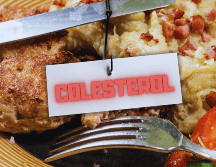 La alimentación inadecuada entre la población es un factor determinante en los niveles elevados de colesterol. ESPECIAL / CANVA