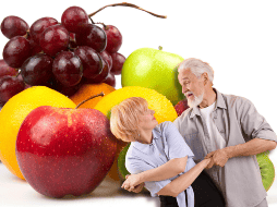 Muchas frutas pueden formar parte de una alimentación saludable sin disparar tu glucosa, especialmente cuando se consumen enteras y en porciones moderadas. CANVA