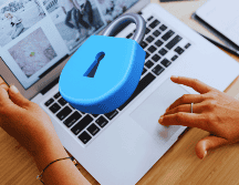 Expertos en seguridad digital explican por qué borrarlas periódicamente es vital para proteger tus datos bancarios y evitar el rastreo de tus compras en línea. ESPECIAL / CANVA