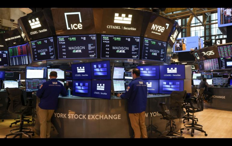 La reapertura del estrecho de Ormuz de este viernes, que quizá sea sólo temporal, es hasta ahora la señal más clara para el optimismo en Wall Street. EFE/S. Yenesel