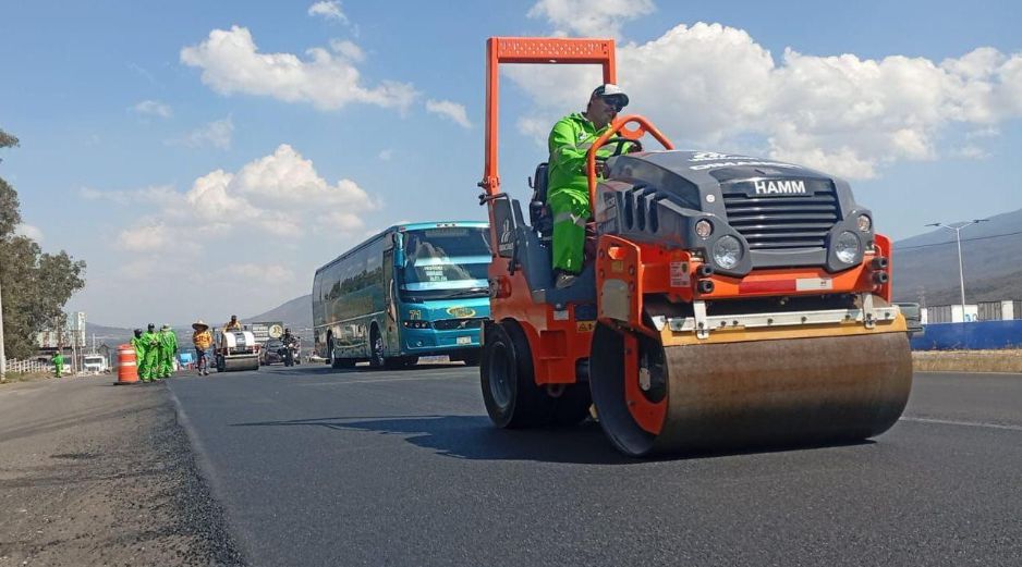 El Centro SICT Jalisco explicó que estas obras de conservación carretera son necesarias para proteger la carpeta asfáltica. CORTESÍA