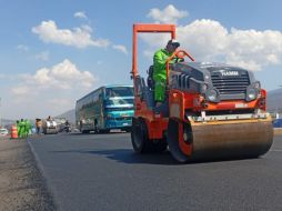 El Centro SICT Jalisco explicó que estas obras de conservación carretera son necesarias para proteger la carpeta asfáltica. CORTESÍA