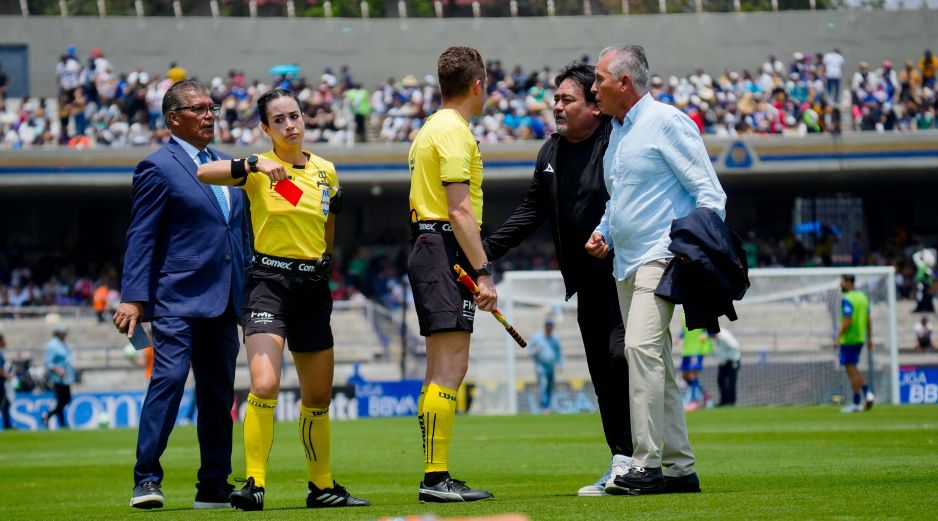 A la sanción se suma el partido de suspensión que deberá cumplir durante la Jornada 15, consecuencia directa de la expulsión ocurrida en Ciudad Universitaria. IMAGO7