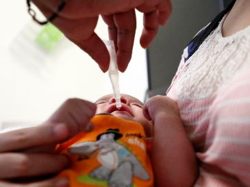 Salud Jalisco invitó a la población a revisar las cartillas de vacunación y completar los esquemas pendientes. EL INFORMADOR/ARCHIVO