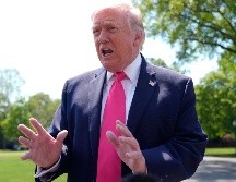 El presidente de Estados Unidos, Donald Trump, habla con reporteros antes de viajar en el Marine One desde el Jardín Sur de la Casa Blanca. AP/M. Balce