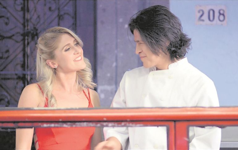 Kelsie McDonald y Cristo Fernández, protagonistas de la cinta “No se requieren traducciones”. ESPECIAL