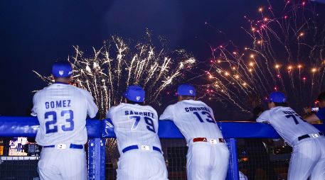 Pirotecnia ilumina el estadio Panamericano en el inicio de la temporada 2026 de la Liga Mexicana de Beisbol. CORTESÍA/Charros de Jalisco