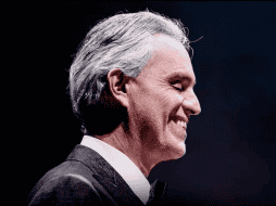 La posibilidad de escuchar canciones icónicas como “Vivo por ella” con un giro tropical ha provocado conversación entre fans y curiosidad entre quienes normalmente no siguen este tipo de espectáculos. FACEBOOK / @andreabocelli