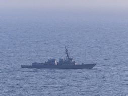 Destructor de misiles guiados USS Spruance estadounidense durante la operación de bloqueo a barcos iraníes este miércoles. Irán calificó esta medida como otro incumplimiento de acuerdos por parte de Washington. EFE/ Centcom