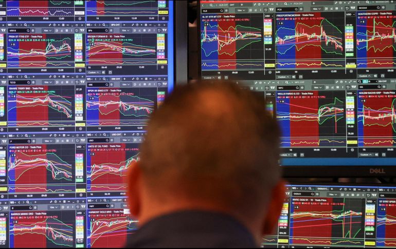 El balance del primer trimestre del año se ubicó en una minusvalía acumulada de 110 mil 596 millones de pesos en los ahorros pensionarios. EFE/S. Yenesel