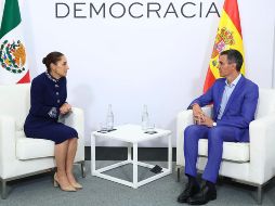 Sheinbaum y Pedro Sánchez en el encuentro bilateral entre México y España en el marco del IV Cumbre en Defensa de la Democracia celebrado en Barcelona. EFE / /Pool Moncloa Fernando Calvo