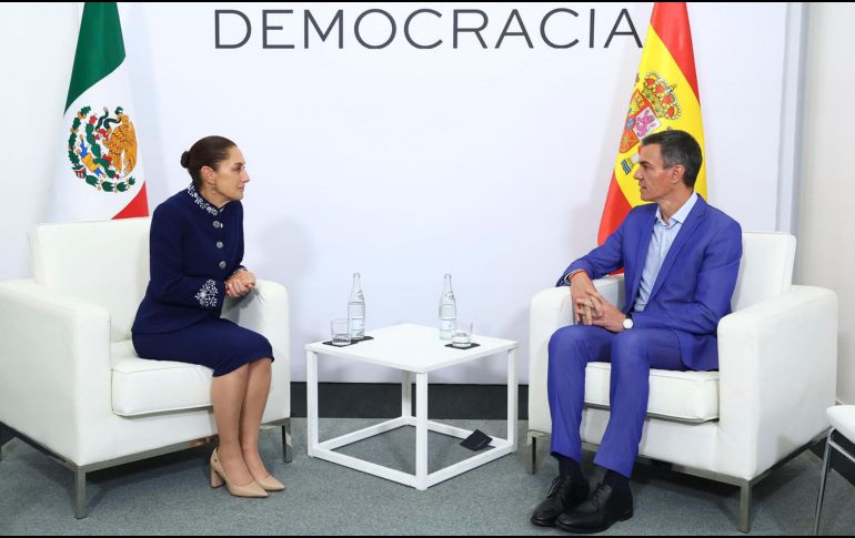 Sheinbaum y Pedro Sánchez en el encuentro bilateral entre México y España en el marco del IV Cumbre en Defensa de la Democracia celebrado en Barcelona. EFE / /Pool Moncloa Fernando Calvo