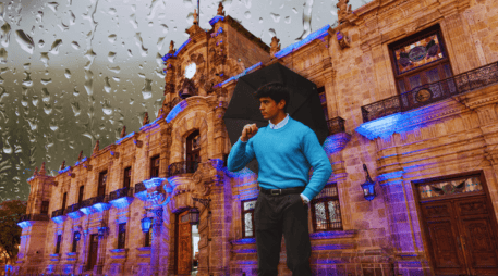 Si tienes planes al aire libre este sábado, toma precauciones: las nubes regresan y traen consigo la tan esperada probabilidad de lluvia durante la noche. ESPECIAL / CANVA